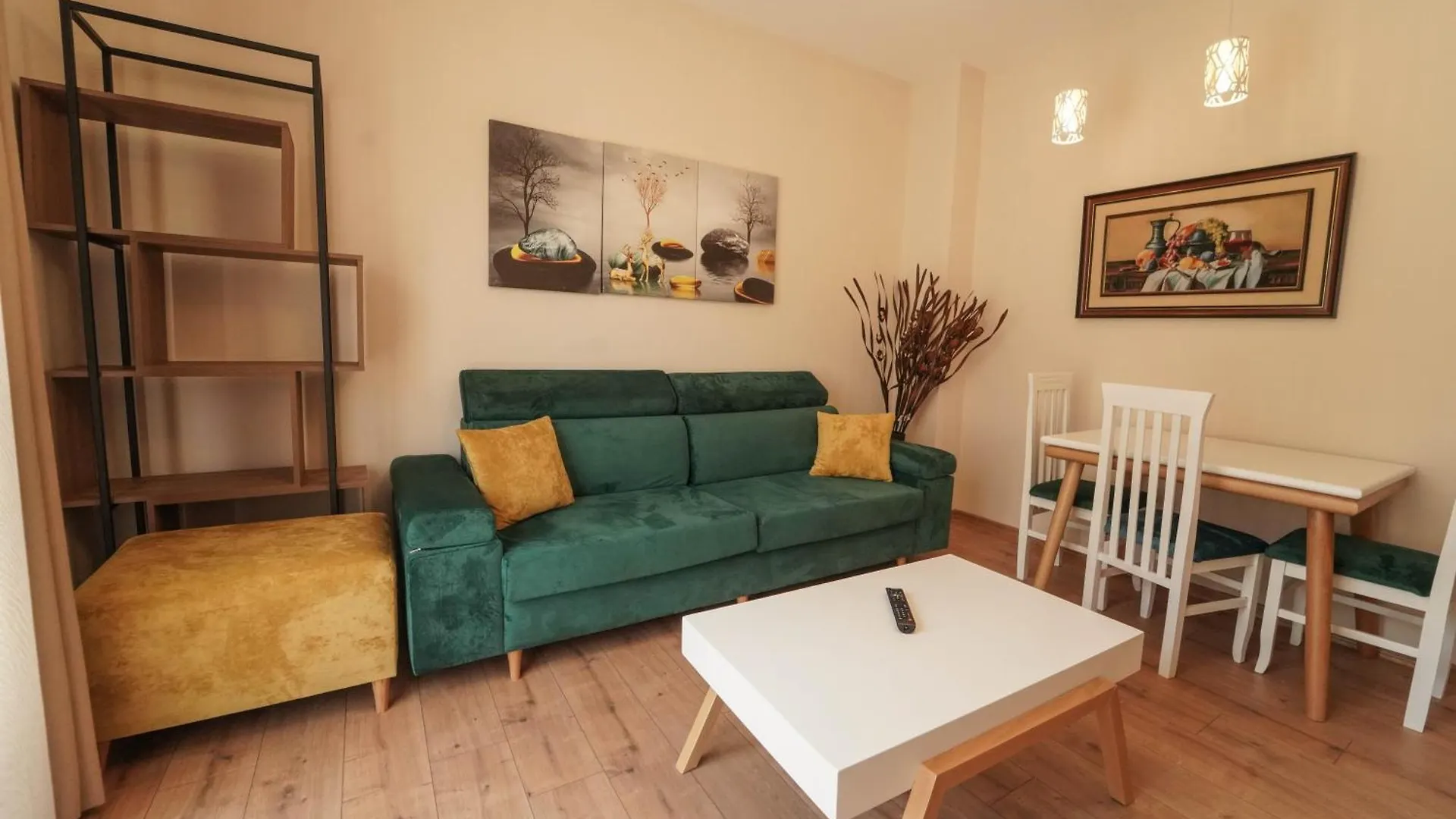 Haris Apartments Tirana 0*,  Albania